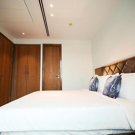Hotel The World Surat Exterior foto