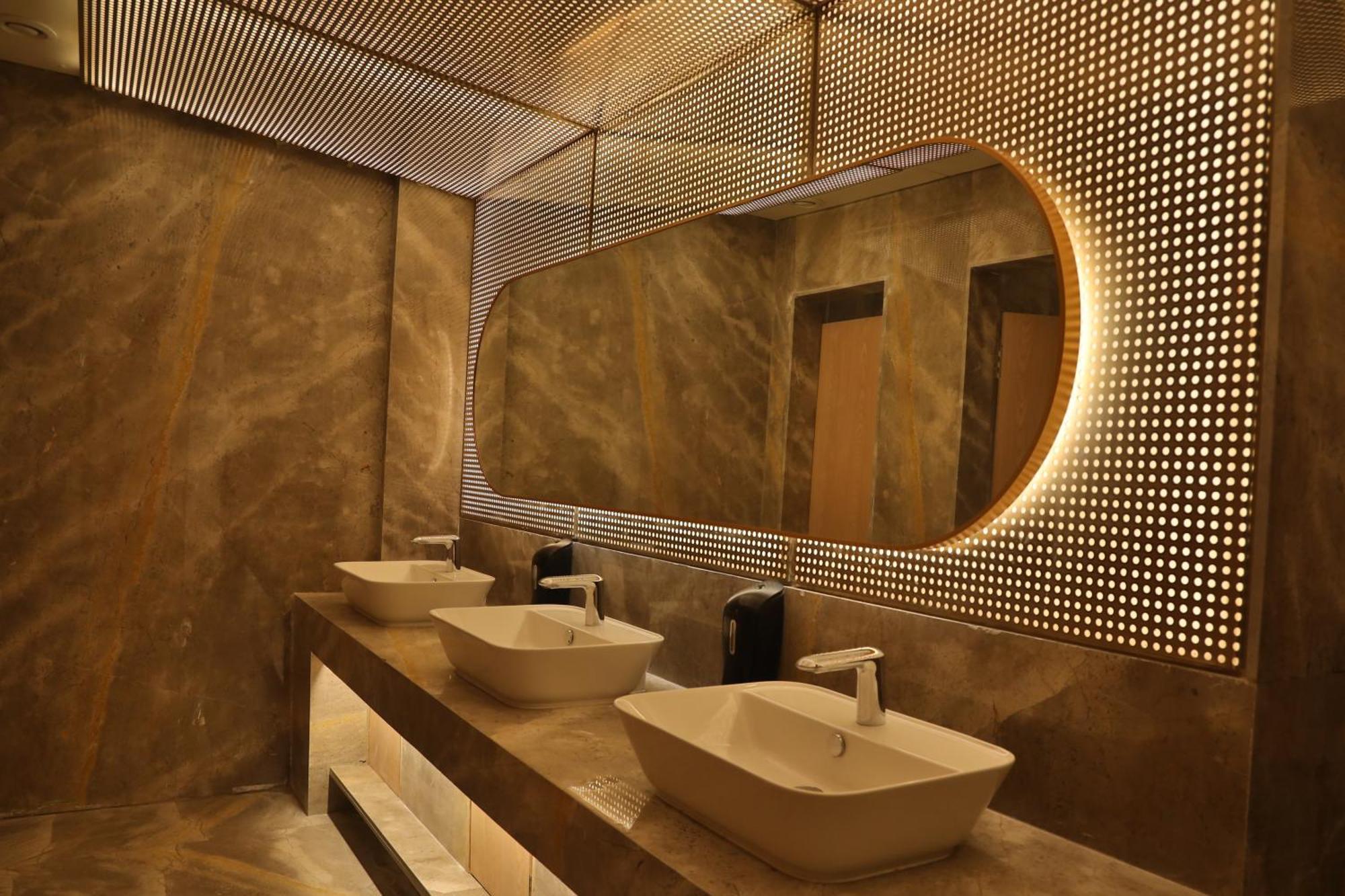 Hotel The World Surat Exterior foto