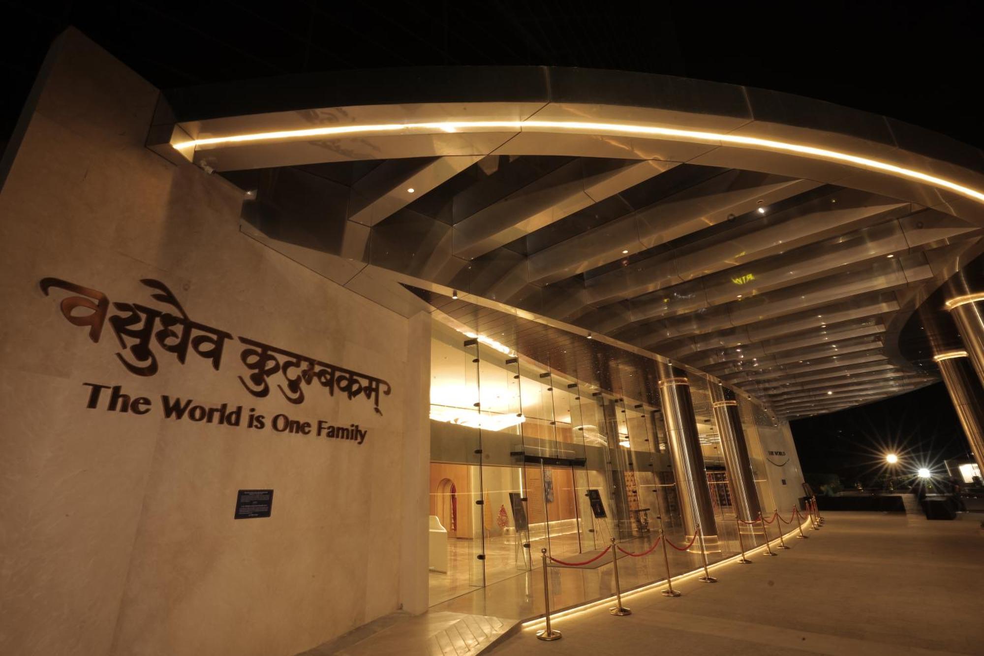 Hotel The World Surat Exterior foto