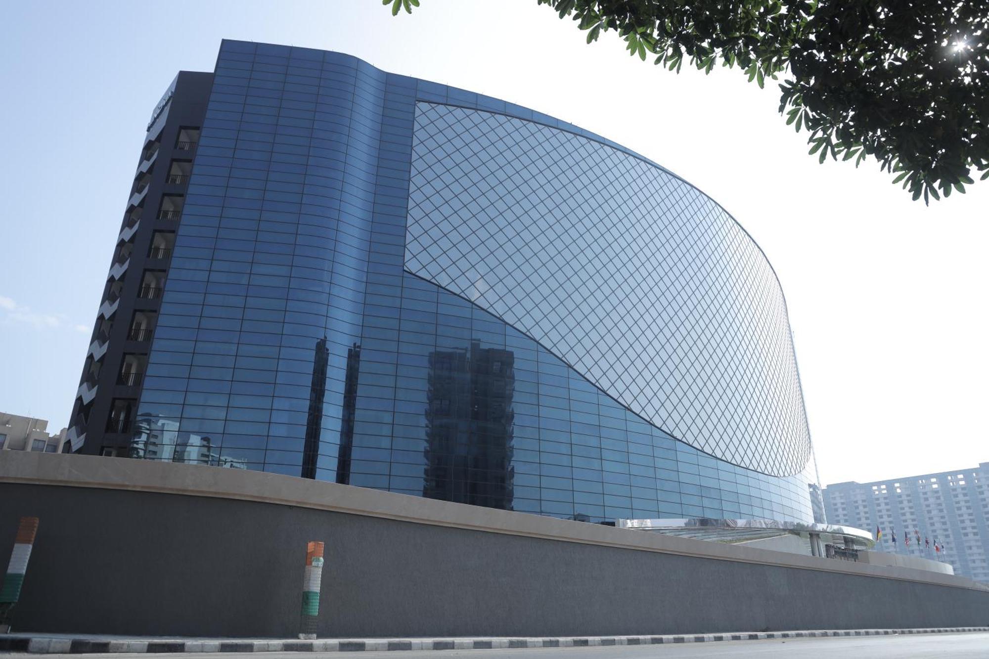 Hotel The World Surat Exterior foto