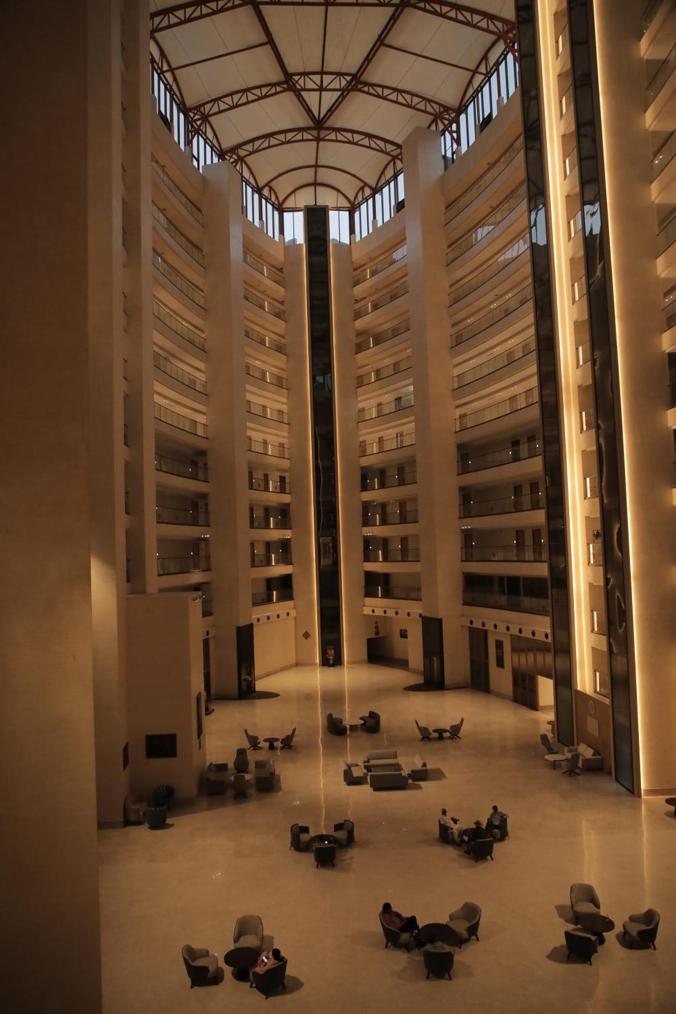 Hotel The World Surat Exterior foto