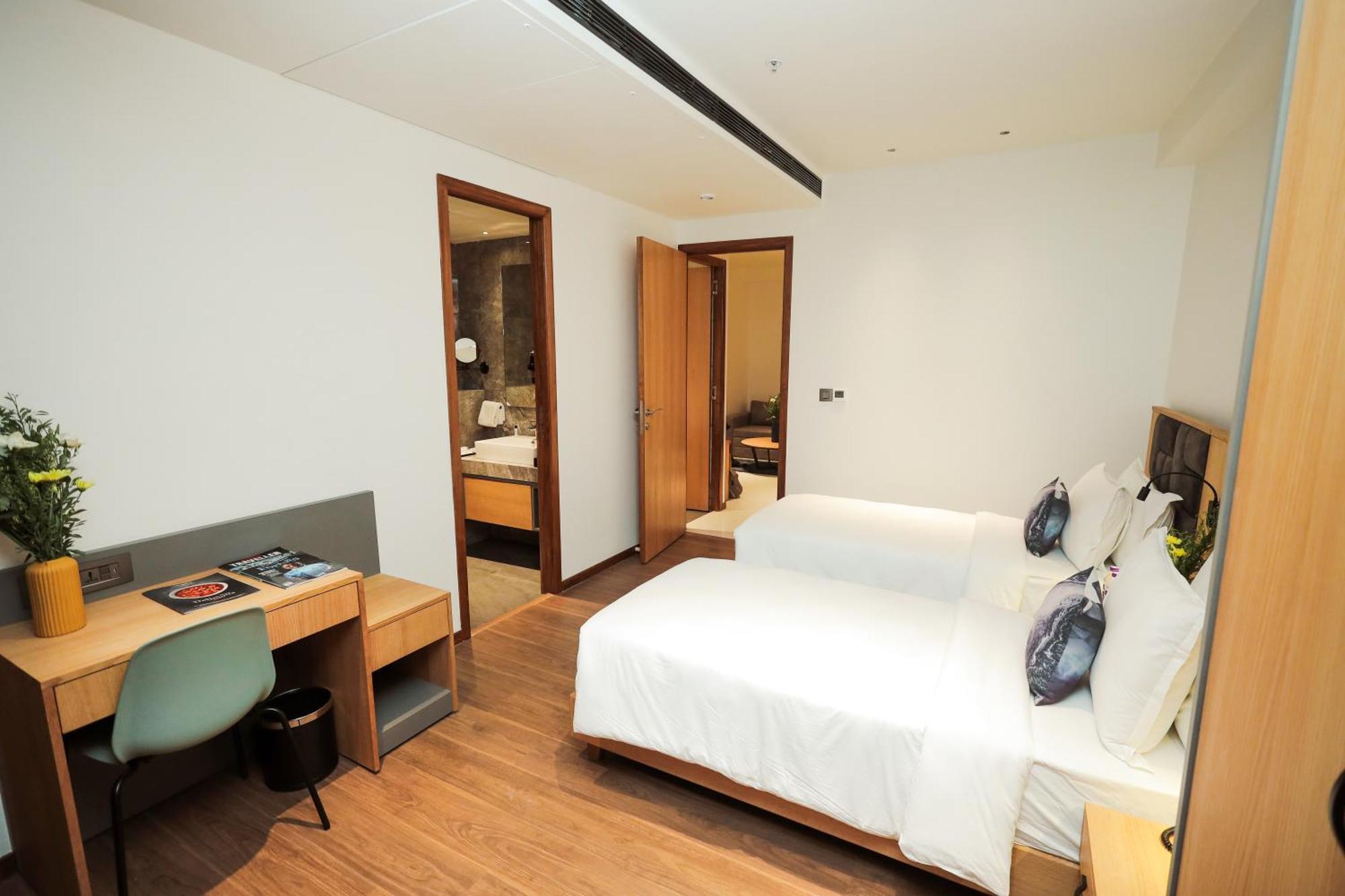 Hotel The World Surat Exterior foto