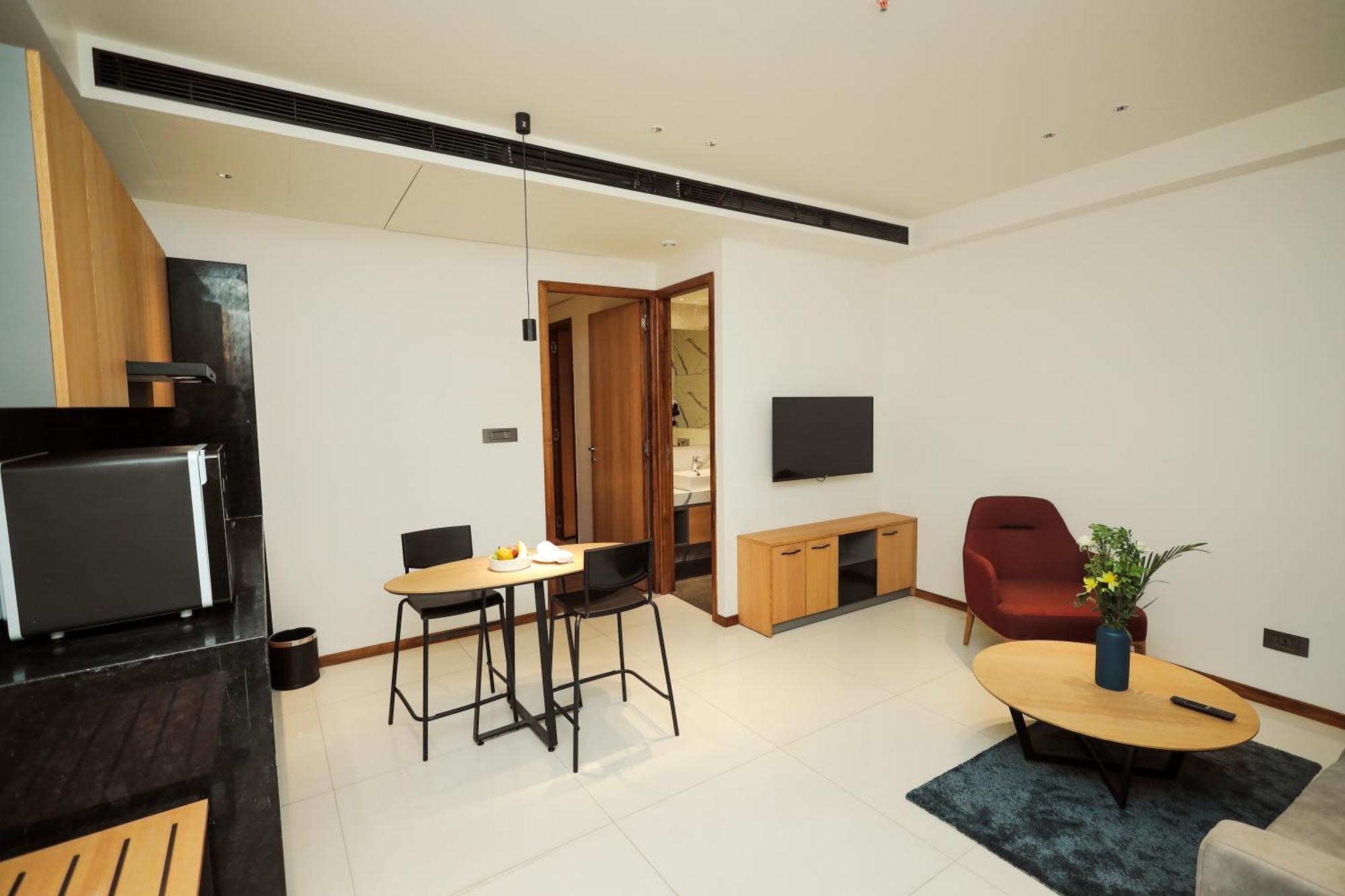Hotel The World Surat Exterior foto